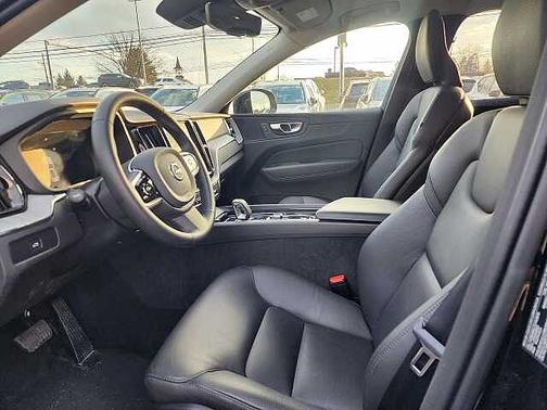 2025 Volvo XC60 Plus