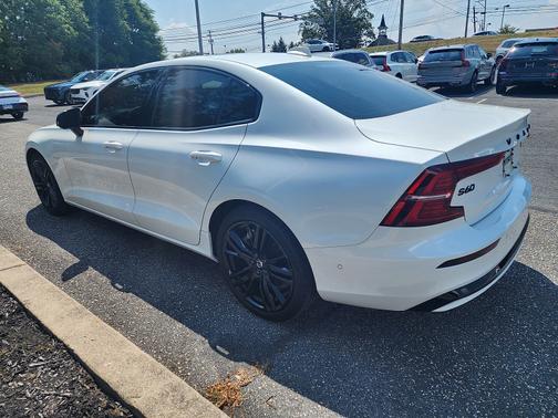 2024 Volvo S60 Recharge Plug-In Hybrid T8 Ultimate Black Edition