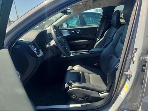 2024 Volvo V60 Cross Country B5 Ultimate