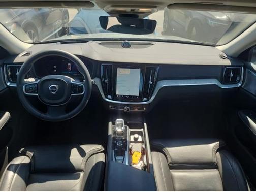 2024 Volvo V60 Cross Country B5 Ultimate