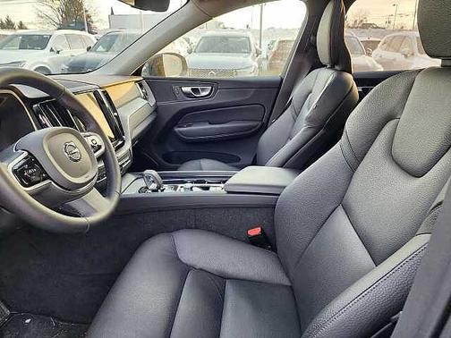 2025 Volvo XC60 Plus