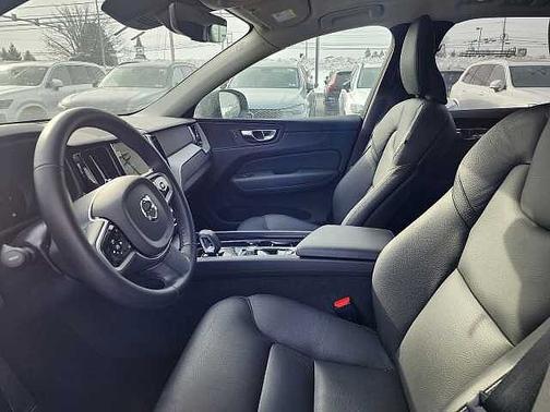 2025 Volvo XC60 Plus