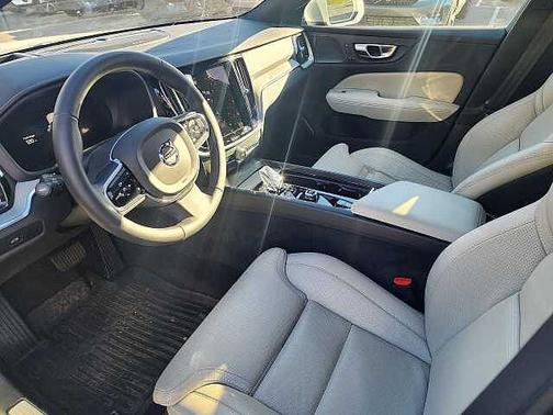 2024 Volvo V60 Cross Country 
