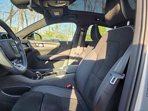 Silver Dawn 2023 Volvo C40 Recharge Pure Electric Ultimate