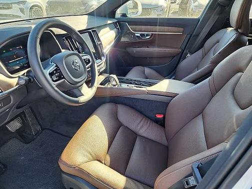 2025 Volvo V90 Cross Country Plus