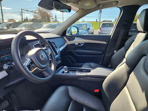 2024 Volvo XC90 B5 Core Bright Theme
