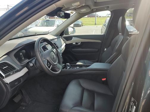 2024 Volvo XC90 B5 Core Bright Theme
