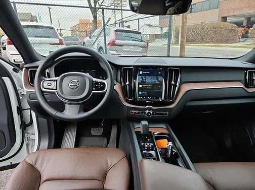 2023 Volvo XC60 Plus