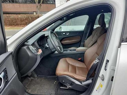 2023 Volvo XC60 Plus