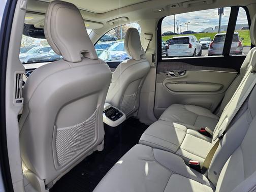 2024 Volvo XC90 B5 Plus Bright Theme