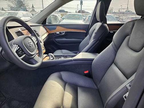 2025 Volvo XC90 Plus