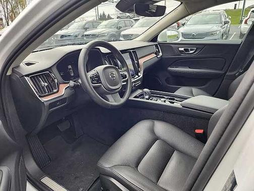 2025 Volvo V60 Cross Country Plus