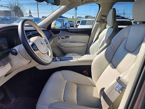 2023 Volvo XC90 Plus