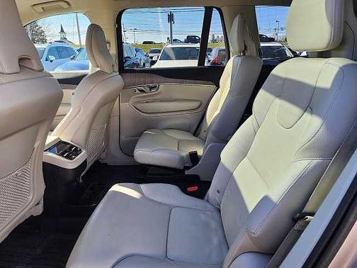 2023 Volvo XC90 Plus