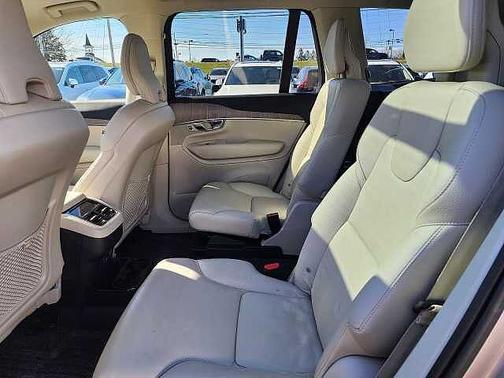 2023 Volvo XC90 Plus