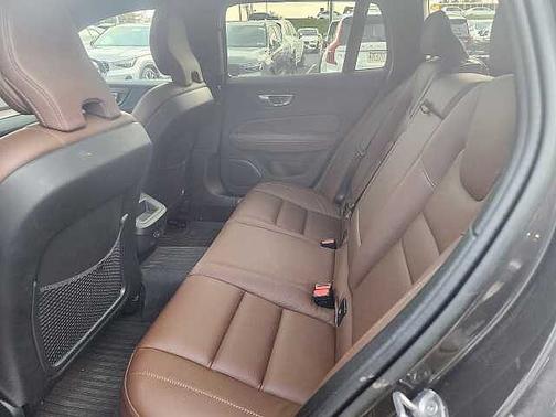 2023 Volvo V60 Cross Country Plus