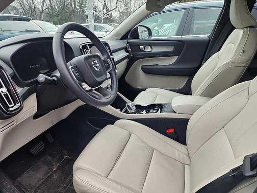 2024 Volvo XC40 Plus