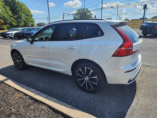 2025 Volvo XC60 B5 Plus