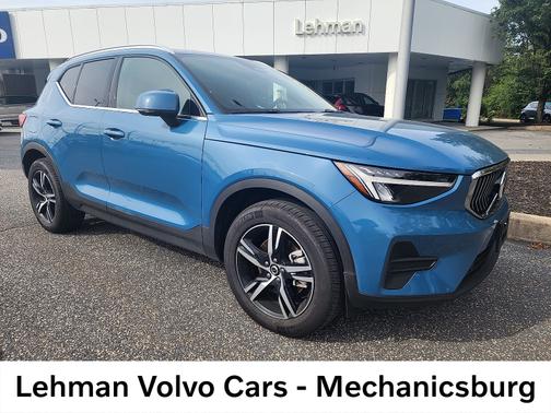 2025 Volvo XC40 B5 Core Bright Theme