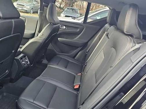 2024 Volvo XC40 Core