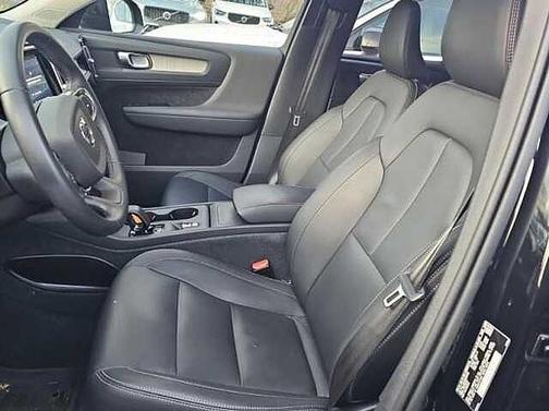 2024 Volvo XC40 Core