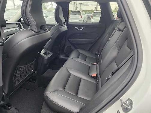 2025 Volvo XC60 Core