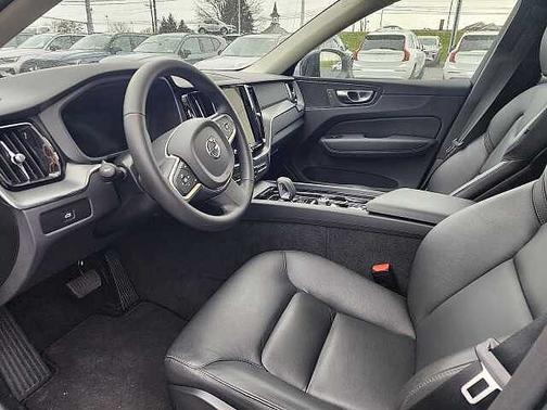 2025 Volvo XC60 Core