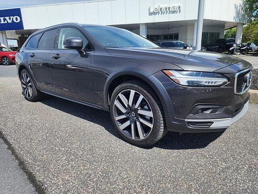 Platinum Grey 2025 Volvo V90 Cross Country Ultra