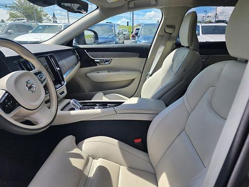 Platinum Grey 2025 Volvo V90 Cross Country Ultra