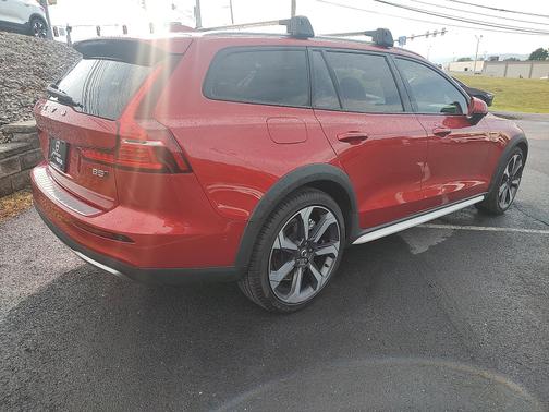 2024 Volvo V60 Cross Country B5 Ultimate