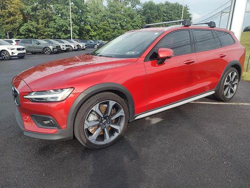 2024 Volvo V60 Cross Country B5 Ultimate