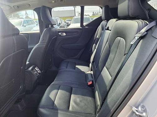 Silver Dawn 2025 Volvo XC40 Plus