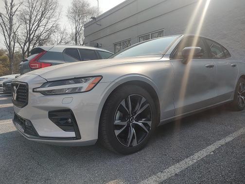 2025 Volvo S60 Core
