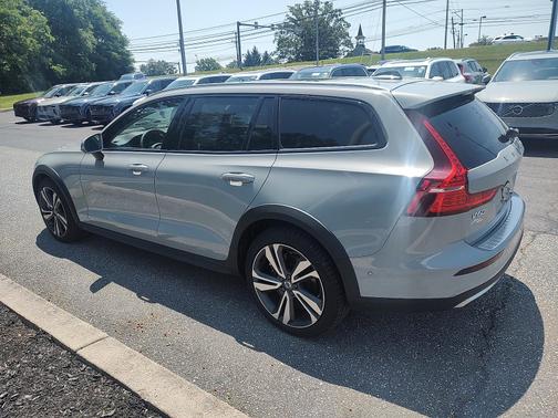 2024 Volvo V60 Cross Country B5 Plus