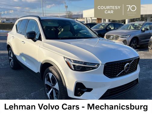 2025 Volvo XC40 B5 Plus Dark Theme
