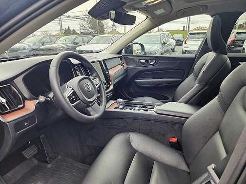 2023 Volvo XC60 Plus