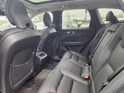 2023 Volvo XC60 Plus