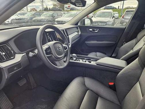 2025 Volvo XC60 Plus