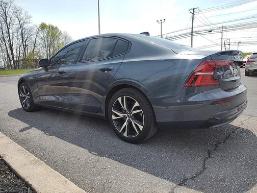2024 Volvo S60 Plus Dark Theme