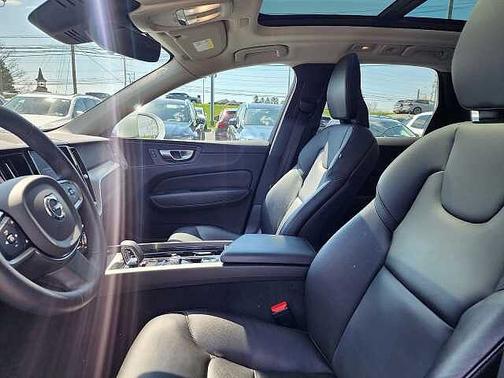 Crystal White 2023 Volvo XC60 Core