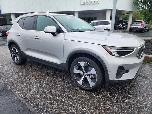 Silver Dawn 2025 Volvo XC40 Plus
