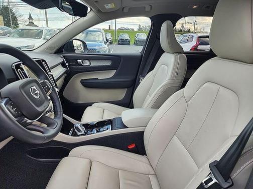 Sage Green 2024 Volvo XC40 Plus