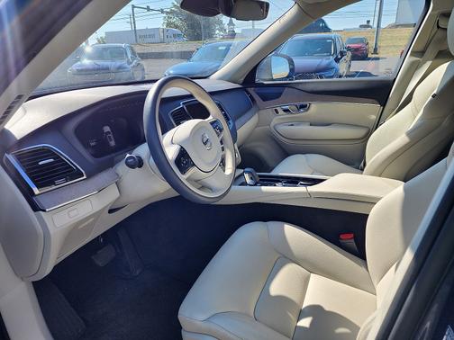 2024 Volvo XC90 B6 Plus Bright Theme 7-Seater