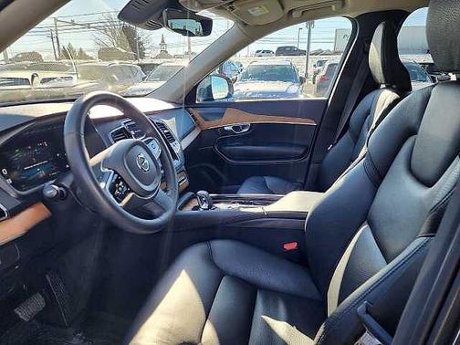 2023 Volvo XC90 Plus