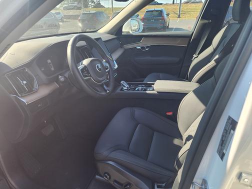2025 Volvo XC90 B6 Plus 7-Seater