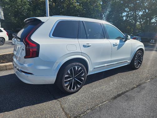 2025 Volvo XC90 B6 Plus 7-Seater