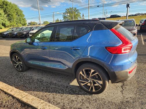 2021 Volvo XC40 T5 R-Design