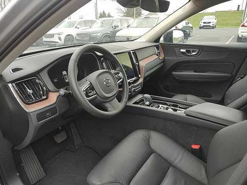 2024 Volvo XC60 Plus