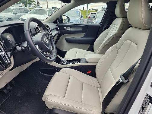Crystal White 2026 Volvo XC40 Plus