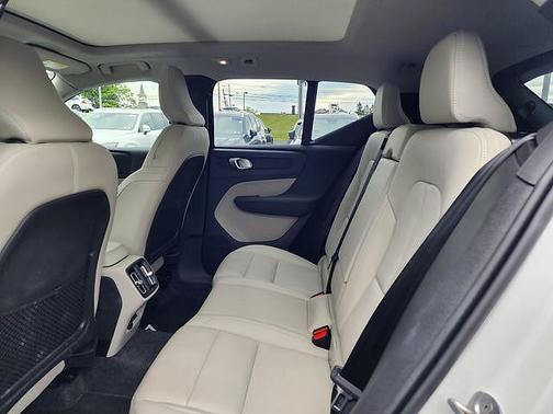 Crystal White 2026 Volvo XC40 Plus